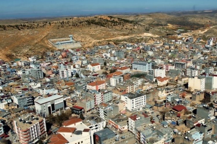Mardin'de yolun karşısına ge&ccedil;erken aracın &ccedil;arptığı yaşlı kadın hayatını kaybetti
