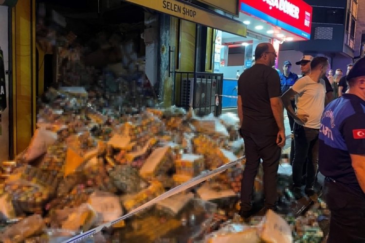 Tekel bayisinin asma tavanı &ccedil;&ouml;kt&uuml;, faciadan d&ouml;n&uuml;ld&uuml;: 1 yaralı