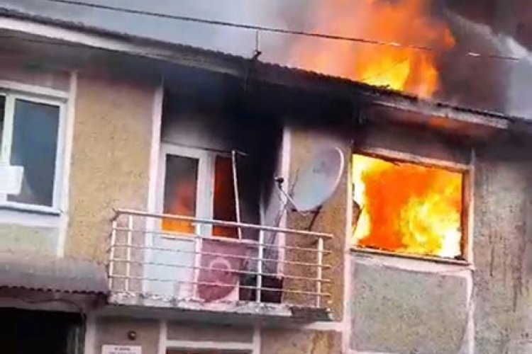 Bursa'da 2 katlı evin &uuml;st katı alev topuna d&ouml;nd&uuml;
