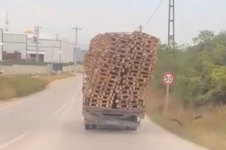 Bursa'da paletleri b&ouml;yle taşıdılar!