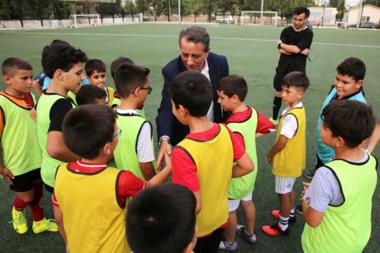 Aydın'da Başkan Yetişkin geleceğin futbolcularını ziyaret etti!