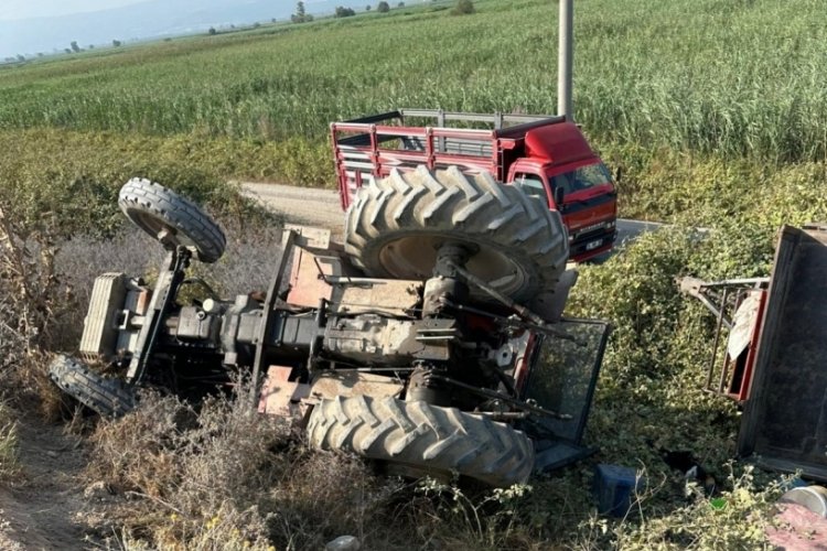 Bursa'da trakt&ouml;r devrildi! 1 &ouml;l&uuml;, 1 yaralı