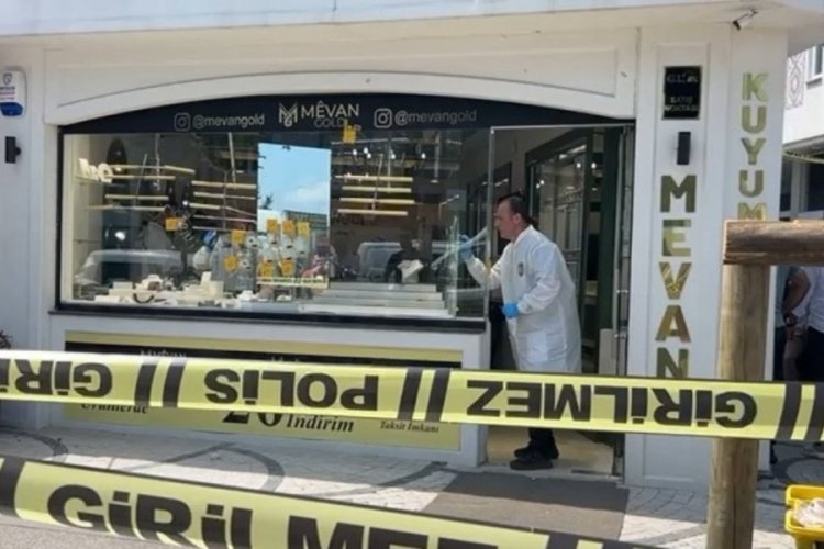 İstanbul'da soyguncularla kuyumcu arasında &ccedil;atışma