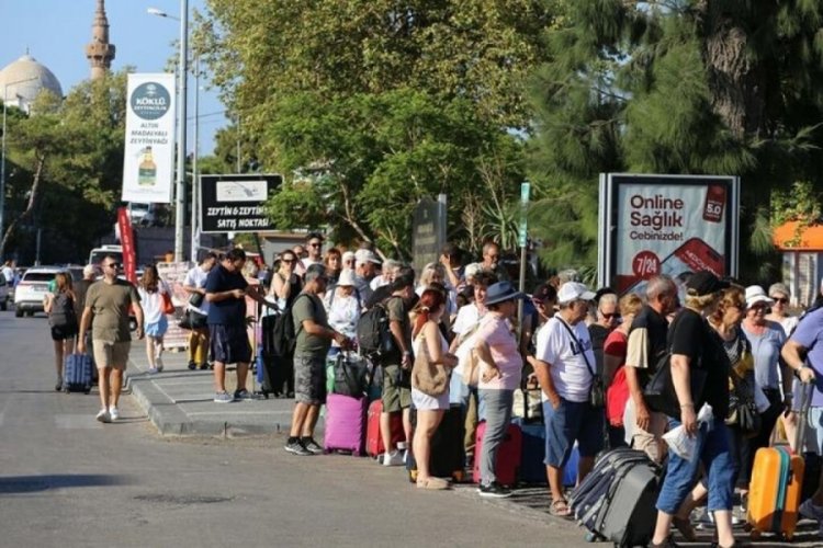 15 Temmuz ile hafta sonu tatilini birleştiren Midilli Adası'na koştu