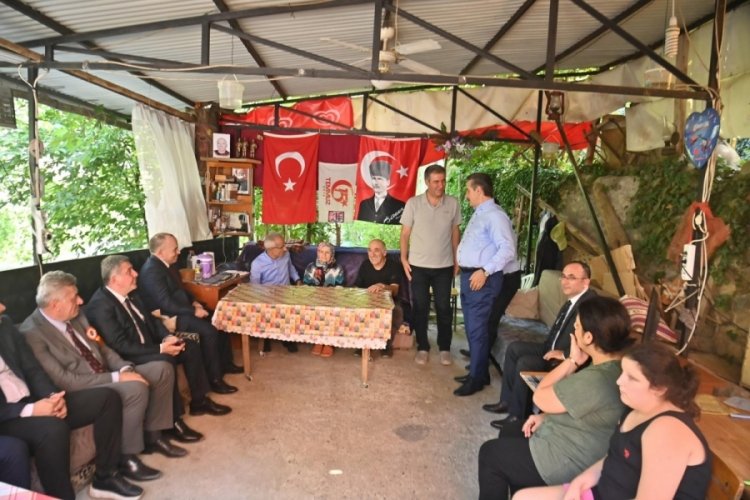 Bakan Uraloğlu'ndan 15 Temmuz şehidinin ailesine ziyaret