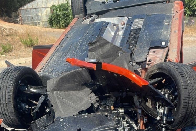 Antalya'da otomobil takla attı: 2'si &ccedil;ocuk 3 yaralı