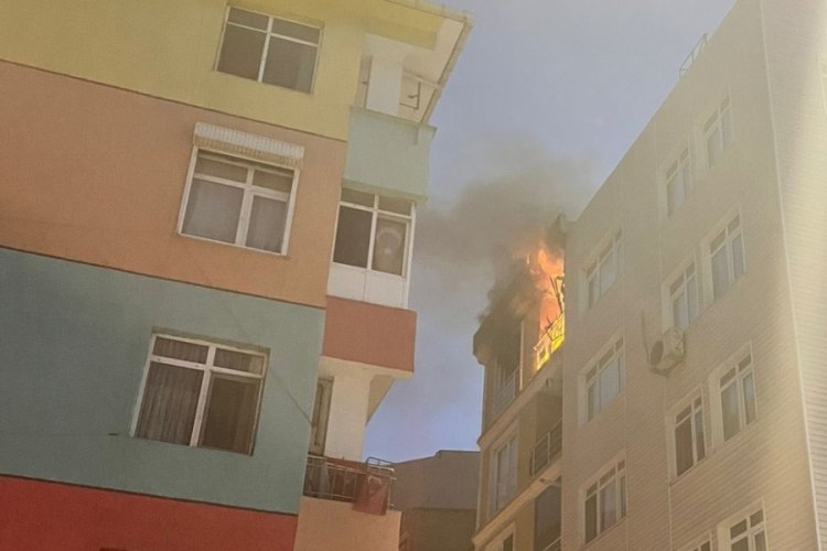 Mutfaktaki buzdolabı bomba gibi patladı