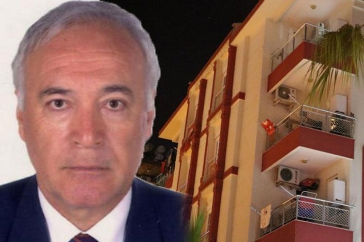 Kapıcı fark etti! Emekli profes&ouml;r &ouml;l&uuml; bulundu