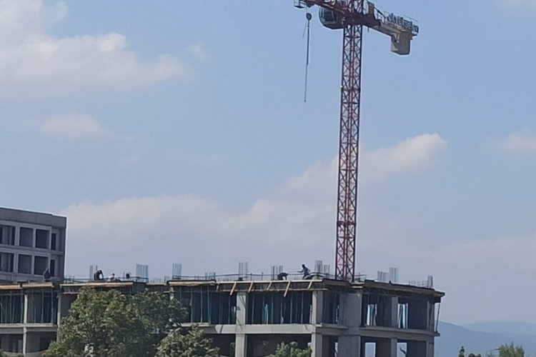 Bursa'da KPSS'ye inşaat engeli! Sınav zamanı inşaat makineleri &ccedil;alıştı