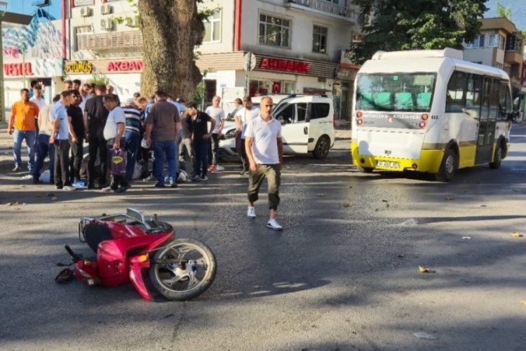 Bursa'da kazada yaralanan motosiklet s&uuml;r&uuml;c&uuml;s&uuml; &ouml;ld&uuml;!