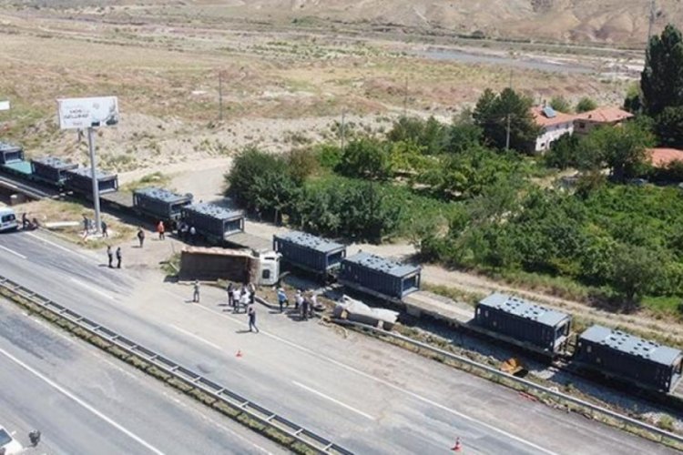 &Ccedil;ankırı'da tren kazası: &Ouml;l&uuml; ve yaralılar var!
