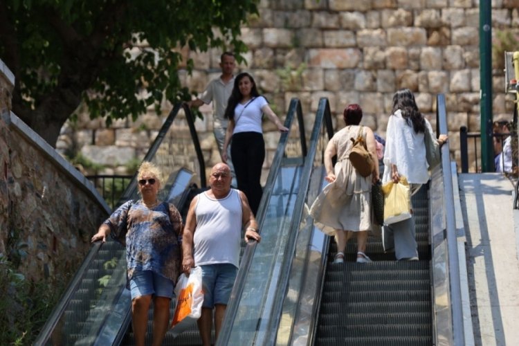 Bursa B&uuml;y&uuml;kşehir y&uuml;r&uuml;yen merdivenleri tekrar hizmete a&ccedil;tı