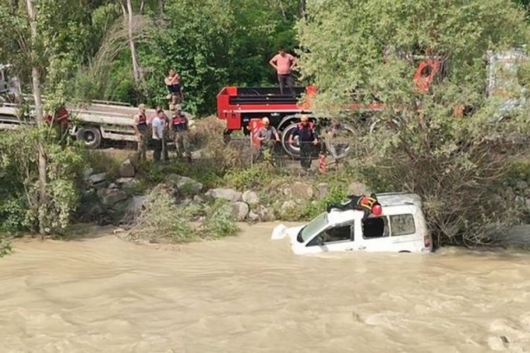 Heyelanda s&uuml;r&uuml;klenen bebeği arama &ccedil;alışmaları devam ediyor