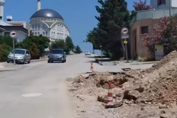 Bursa'da kapatılmayan &ccedil;ukura vatandaştan tepki!