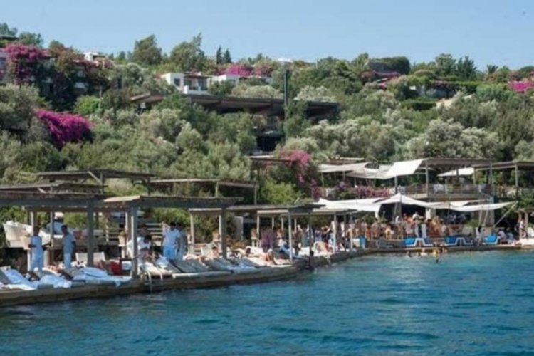 Bodrum'daki mek&acirc;nlarda fiyatlar g&uuml;ndemden d&uuml;şm&uuml;yor! Gani M&uuml;jde isyan etti