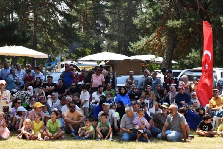 Bursa'da 4. Maviyemiş festivali yoğun katılımla ger&ccedil;ekleşti