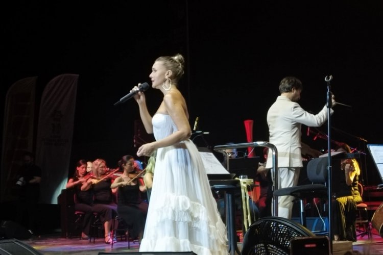 Bursa'da Şevval Sam'dan flarmoni orkestrasıyla unutulmaz konser