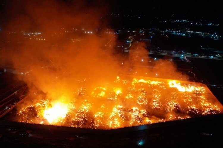 Aydın'da kağıt fabrikasında &ccedil;ıkan yangın, 4 g&uuml;nd&uuml;r s&ouml;nd&uuml;r&uuml;lemiyor