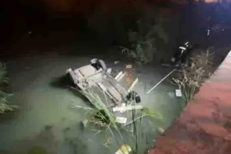 Otomobil sulama kanalına u&ccedil;tu: 1 &ouml;l&uuml;