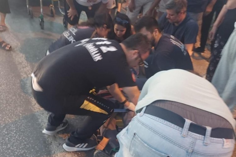 Balıkesir Erdek'te skuter kazası: 15 yaşındaki gen&ccedil; yayayı yaraladı