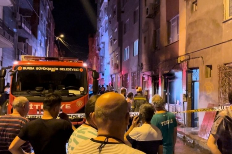 Bursa'da mobilya at&ouml;lyesinde yangın &ccedil;ıktı!