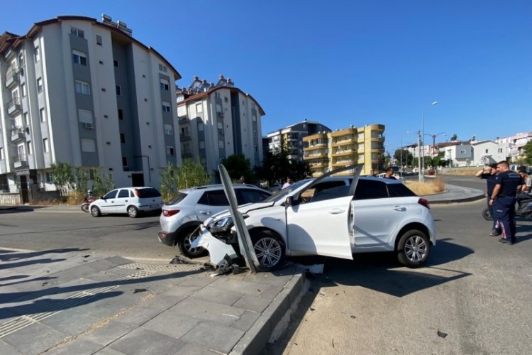 İki otomobilin &ccedil;arpıştığı kazada 1,5 yaşındaki bebek yaralandı