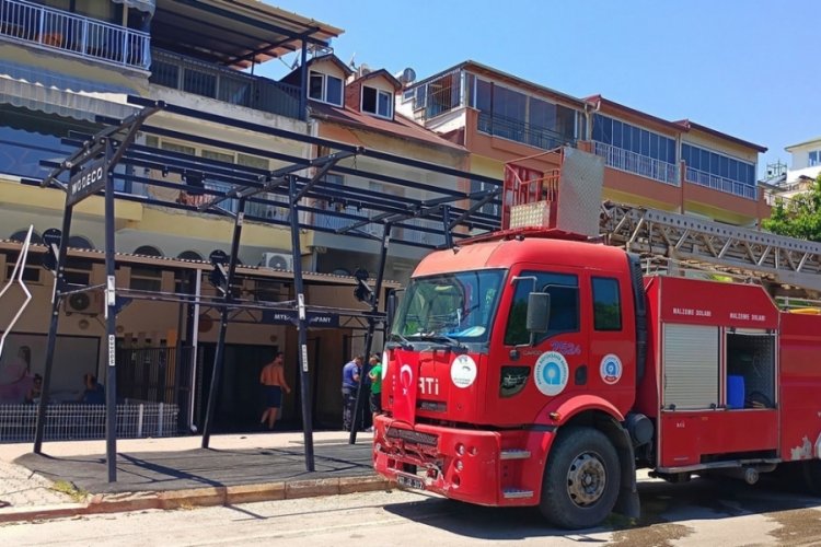 Antalya'da bir dairede &ccedil;ıkan yangın, kayıt dışı kiralamayı ortaya &ccedil;ıkardı