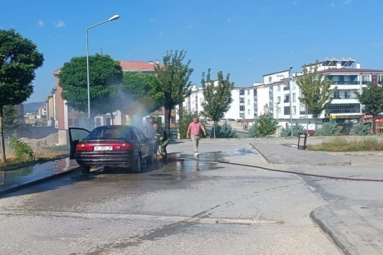 Hastane bah&ccedil;esinde ara&ccedil; yangını