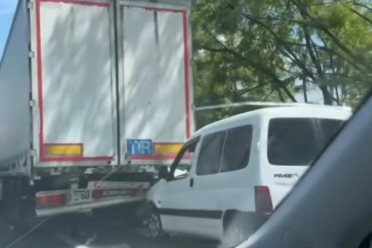 Bursa'daki kazada ara&ccedil; tırın arkasında kaldı!