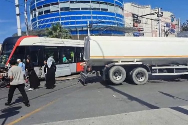 Otomobil tramvaya &ccedil;arptı