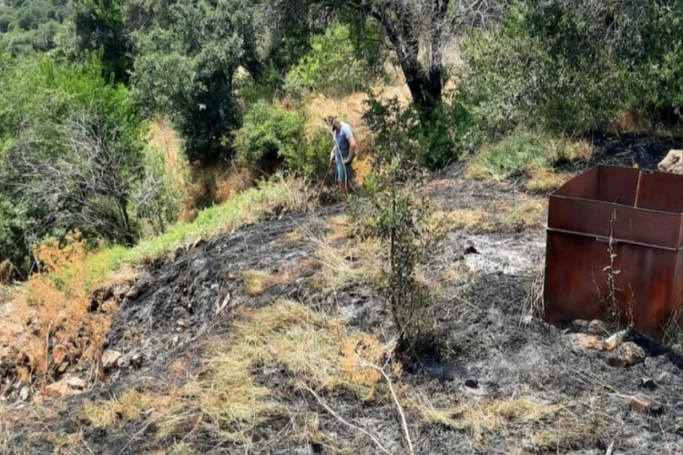 Tunceli'de &ccedil;ıkan ot yangını vatandaşlar tarafından s&ouml;nd&uuml;r&uuml;ld&uuml;