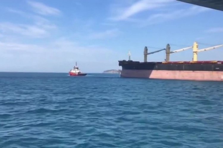 İstanbul Boğazı'nda s&uuml;r&uuml;klenen gemi kurtarıldı