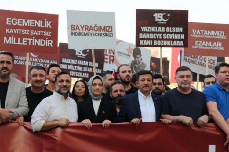 AK Parti İzmir İl Gen&ccedil;lik Kolları'ndan Demokrasi Y&uuml;r&uuml;y&uuml;ş&uuml;