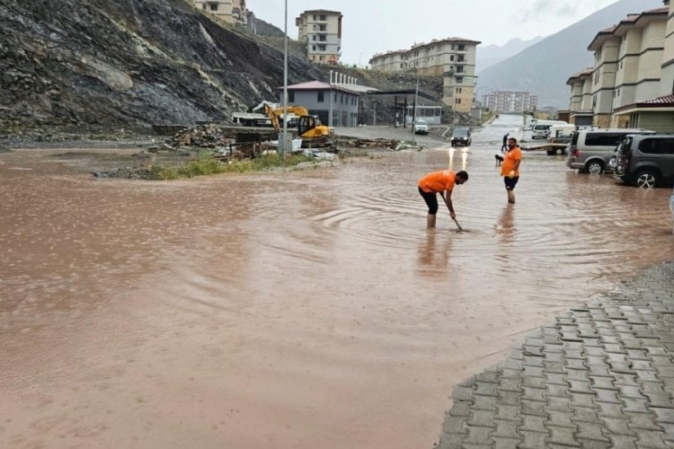 Yusufeli il&ccedil;esinde sağanak sele d&ouml;nd&uuml;