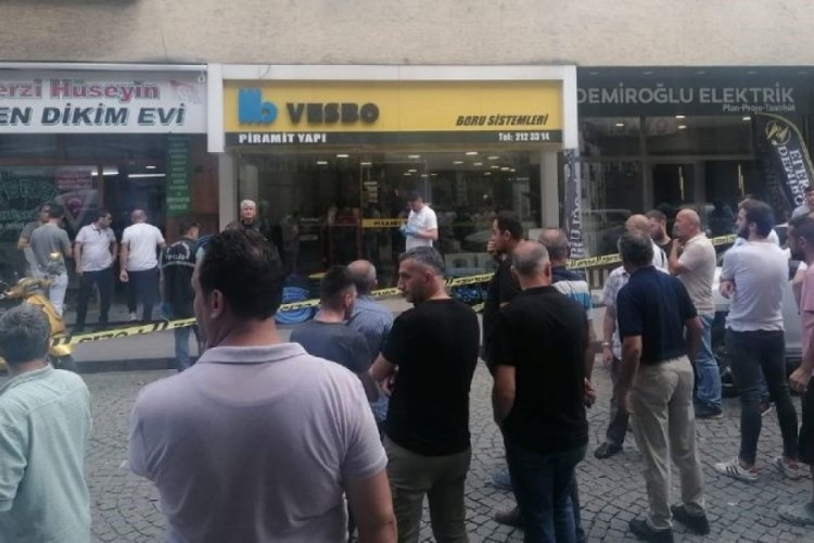 Muhtarın &ccedil;ekmecesinden aldığı silahla intihar etti