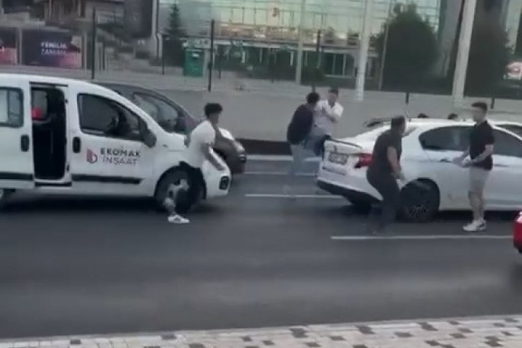 Bursa'da trafik tartışmasında sopalar baltalar &ccedil;ıktı