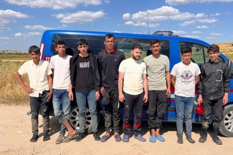 Yunanistan'a ge&ccedil;meye &ccedil;alışan 8 ka&ccedil;ak g&ouml;&ccedil;men yakalandı
