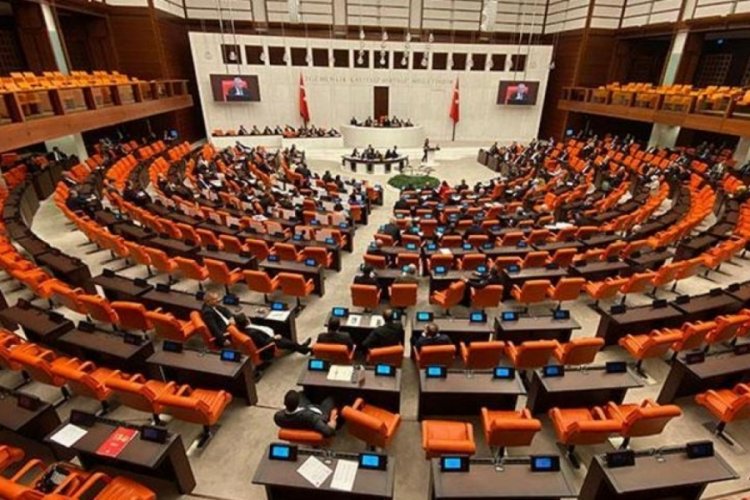 Meclis'in g&uuml;ndem ve &ccedil;alışma saatlerini d&uuml;zenleyen &ouml;neri kabul edildi