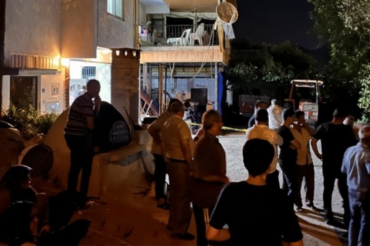 Televizyon tamircisi dehşet sa&ccedil;tı: Evdekilerin başını &ccedil;eki&ccedil;le ezdi