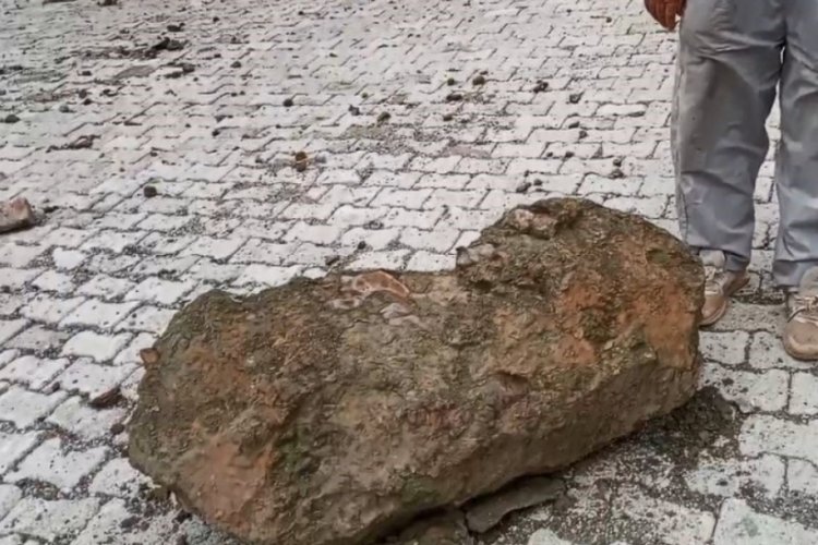 Artvin'de yama&ccedil;tan kopan kayalar k&ouml;y halkına  korku dolu anlar yaşattı