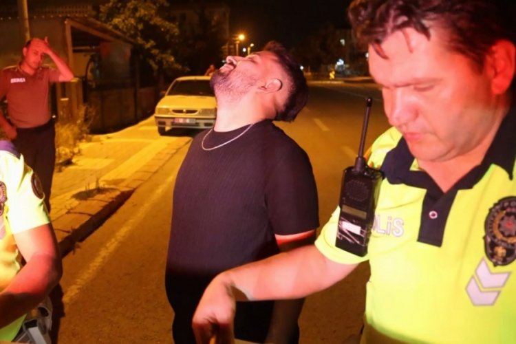 Polisten ceza yiyince kahkaha attı