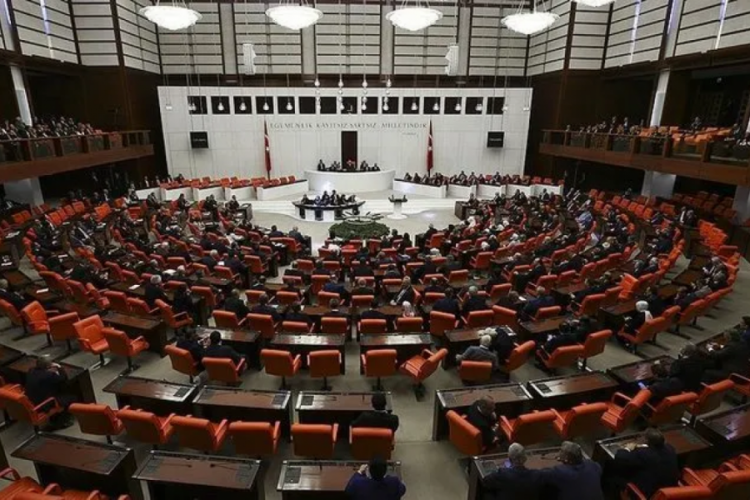 Vergi yasa teklifi&nbsp;TBMM'ye sunuldu! 70 milyar liralık paket: T&uuml;t&uuml;n &uuml;r&uuml;nleri detayı