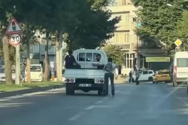 Bursa'da akan trafikte paten kayarak yolculuk yaptı
