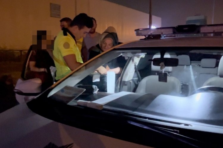 Bursa'da alkoll&uuml; s&uuml;r&uuml;c&uuml; direksiyona ehliyetsiz kızını oturttu!