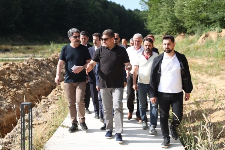 D&uuml;zce Valisi Sel&ccedil;uk Aslan yaylag&ouml;l'deki &ccedil;alışmaları sahada inceledi