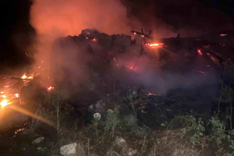 Kastamonu'da ş&ouml;mine yangınında iki ev k&uuml;le d&ouml;nd&uuml;!