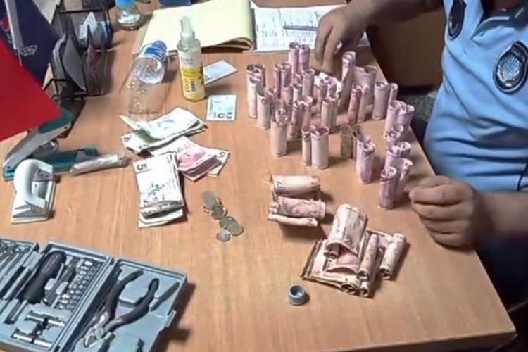 Dilencinin bastonundan &ccedil;ıkan para şoke etti!