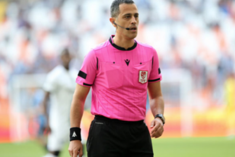 FIFA kokartlı hakem Alper Ulusoy g&ouml;revini bıraktı!