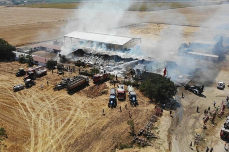 Tekirdağ'da 15 bin balya saman yandı