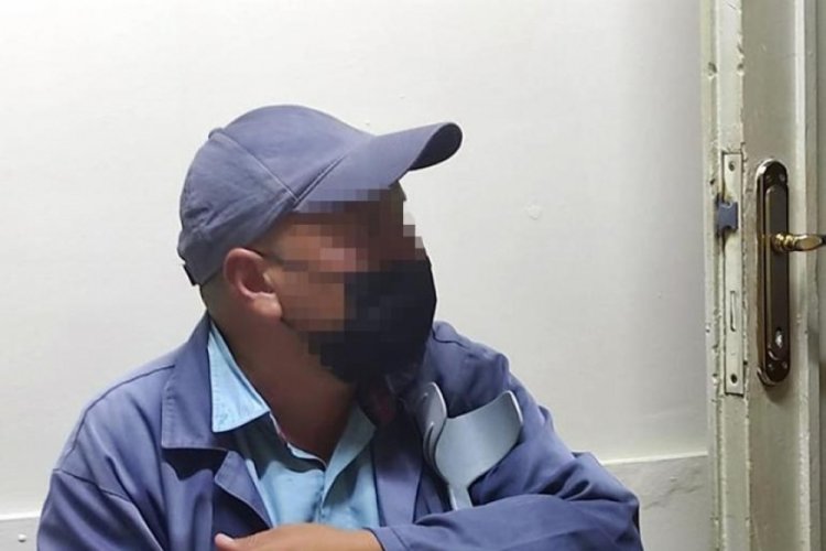 Parayı koltuk değneğinin i&ccedil;ine sakladı!